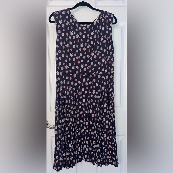 LOFT Dresses & Skirts - LOFT Sleeveless Cotton Charcoal with Floral Pattern Dress